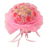 Delicate Affectionate Love with Ferrero Rochers Choco Pleasure with Pink Roses Delicate Affectionate Love with Ferrero Rochers Choco Pleasure with Pink Roses
