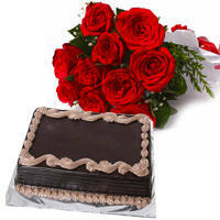 Finest Chocolate Cake with Red Roses Hand Bunch Finest Chocolate Cake with Red Roses Hand Bunch