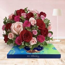 Eye-Catching 50 Pink and Red Roses for Special Mom Eye-Catching 50 Pink and Red Roses for Special Mom