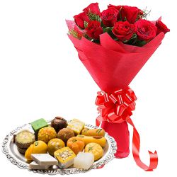 Blooming Tempting Moments Red Roses Bunch and Sweets Blooming Tempting Moments Red Roses Bunch and Sweets