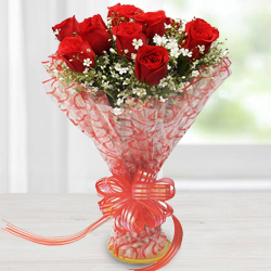 Luminous Bouquet of 12 Red Roses for Sweet Surprise Luminous Bouquet of 12 Red Roses for Sweet Surprise