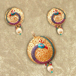 Trendsetting Necklace Set in Mayur Design Trendsetting Necklace Set in Mayur Design