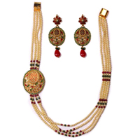 Magnificent Pearl Earring N Necklace Set Magnificent Pearl Earring N Necklace Set