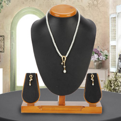 U Shaped Pearl Ad Set U Shaped Pearl Ad Set