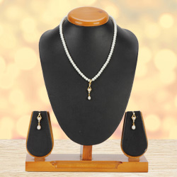 V Shaped Pendent Set V Shaped Pendent Set