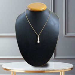 Mellowing Frill Pearl Neckwear from Avon Mellowing Frill Pearl Neckwear from Avon