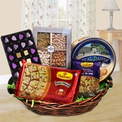 Exquisite Family-Friendly Snacks Hamper Exquisite Family-Friendly Snacks Hamper