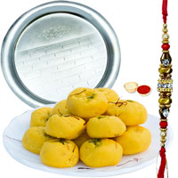Lovely Gift of Heavenly Kesar Pedas from <font color=#FF0000>Haldiram</font>s and Enchanting Pooja Thali Lovely Gift of Heavenly Kesar Pedas from <font color=#FF0000>Haldiram</font>s and Enchanting Pooja Thali