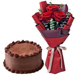 Magnificent 3 Red Roses with 1/2 Kg Choc...